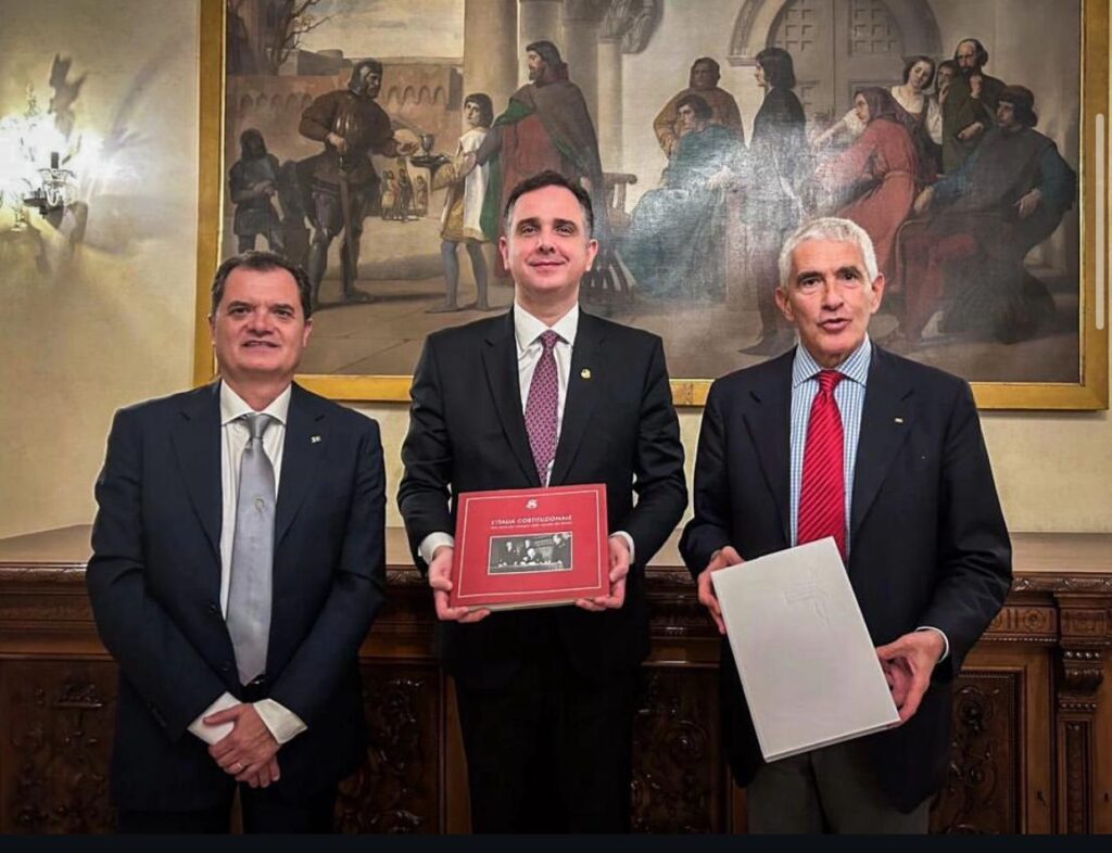  Senador da República do Brasil, Rodrigo Pacheco se reuniu, em Roma, com o senador Pier Ferdinando Casini